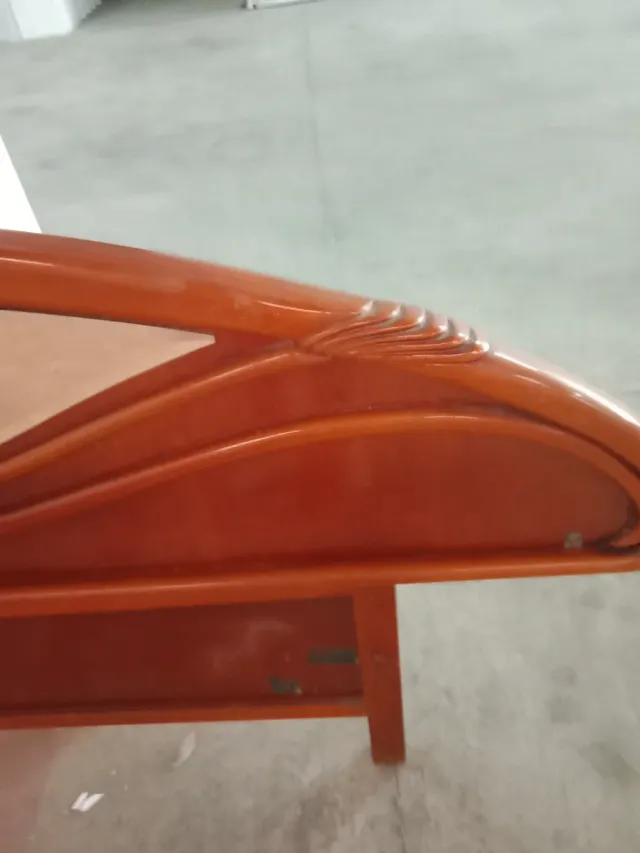 Cabezal de cama de madera con espejo