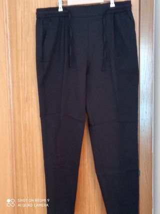 Pantalón grande, tiro alto Zara.