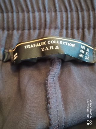 Pantalón grande, tiro alto Zara.