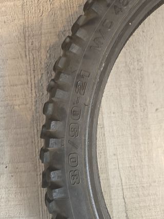 Neumático 80/90-21 USADO
PIRELLI