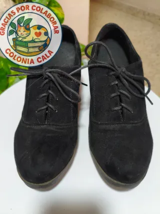 Zapatos negros de cordones en antelina talla 38 