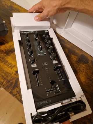 Native Instruments Traktor Kontrol Z1
