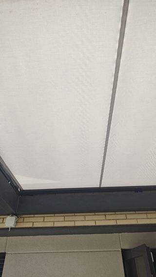 Toldo automático con mando