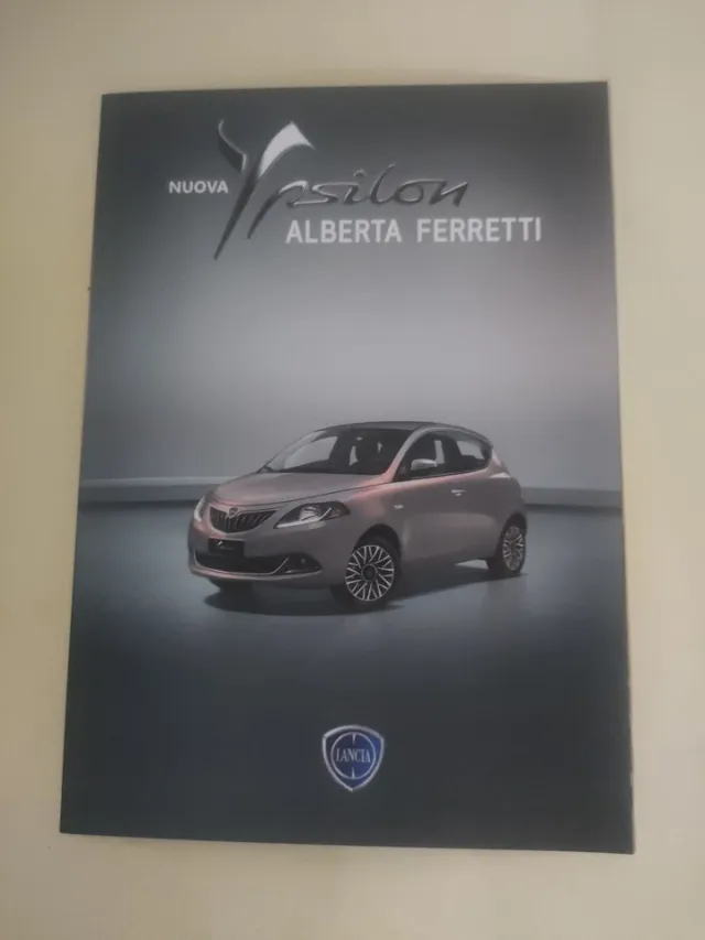 lotto 3 brochure depliant Lancia Ypslon ottime