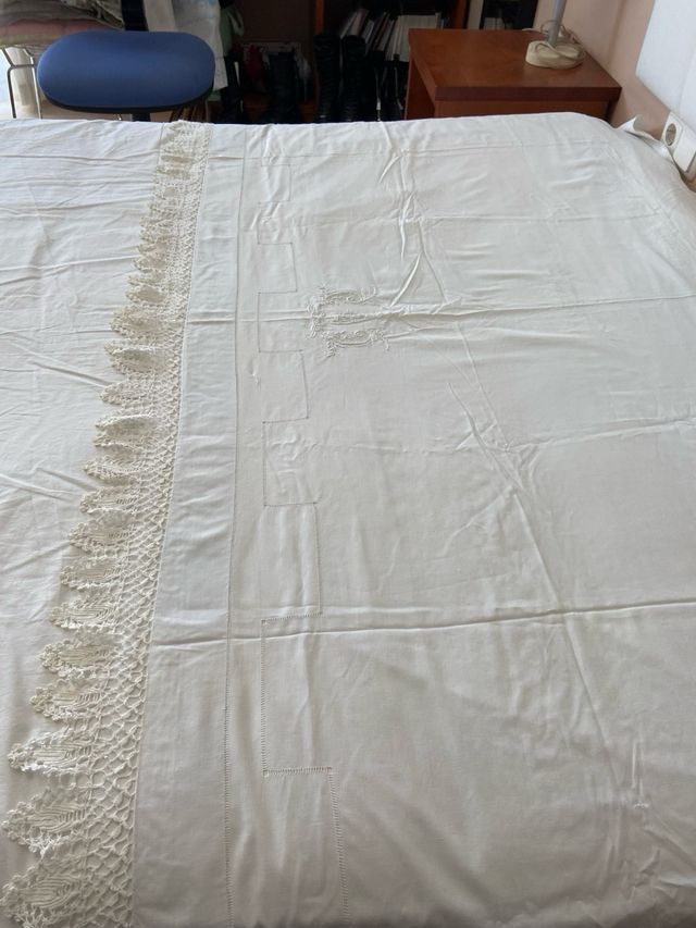 Tela antigua con puntilla de 208 cm de larga y 84