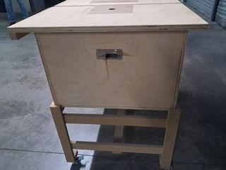 Mesa de madera artesanal para trabajos