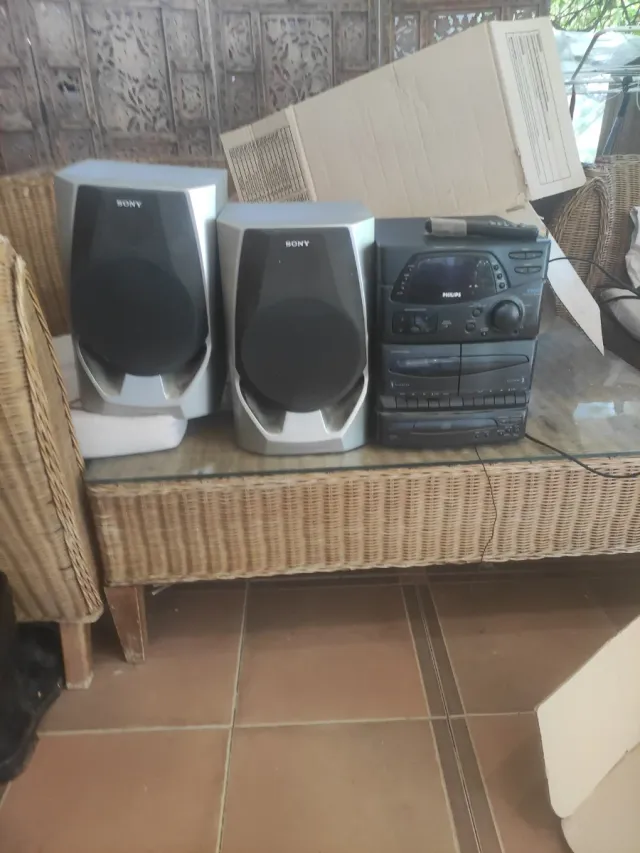 Sony Philips estéreo com colunas e controlo remoto
