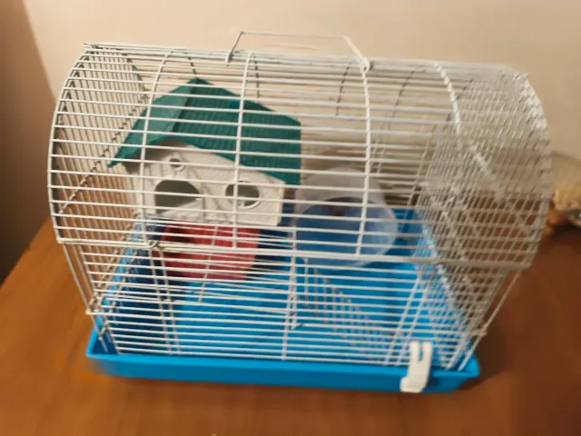 Jaula para hámster nueva.