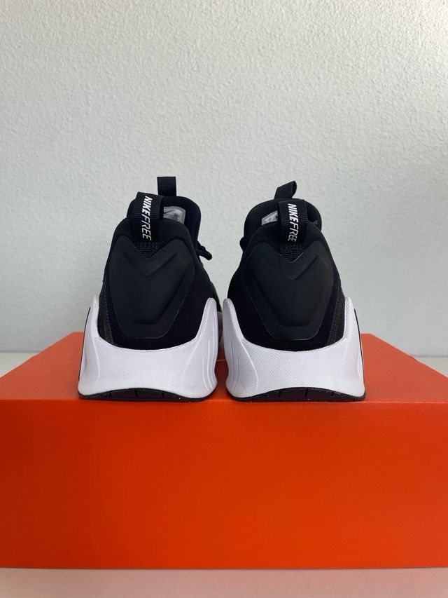 Nike Free Metcon 6 
Negro/Blanco. EU 43 y 44