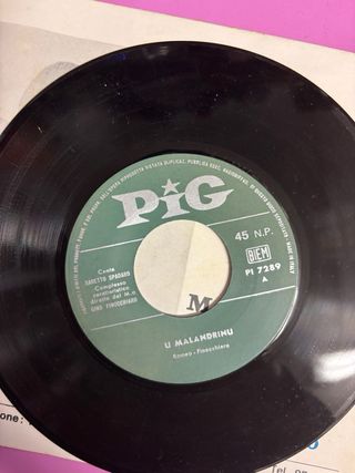 Vinile Saretto Spadaro U Vastuni/U
MALANDRINU