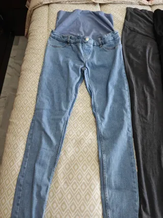 Lote de 8 Pantalones y 3 camisetas premamá.