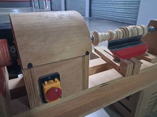 Torno de madera hecho a mano
