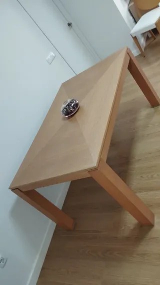 Mesa de salón y 6 sillas

