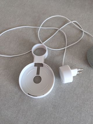 Google Home Mini con soporte y enchufe
