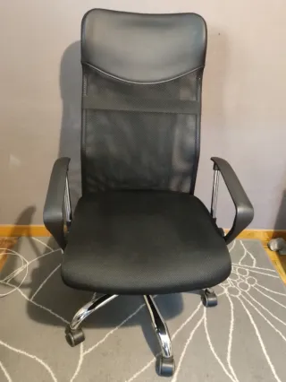 Silla de oficina ergonómica negra