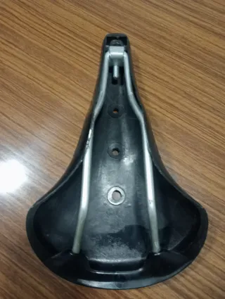 Sillín de bicicleta clásico negro