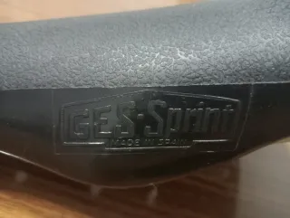 Sillín de bicicleta clásico negro