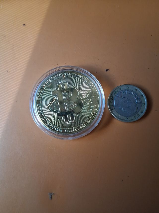 Moneda Bitcoin Dorada
