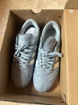Zapatillas Adidas grises y blancas nuevas