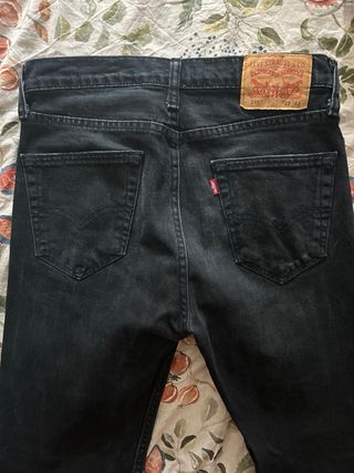 Vaqueros Levi's 510 negros hombre.