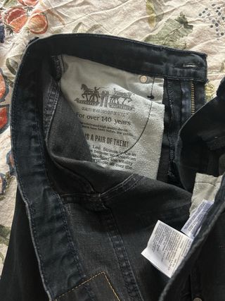 Vaqueros Levi's 510 negros hombre.