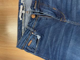 Pantalón vaquero pitillo azul