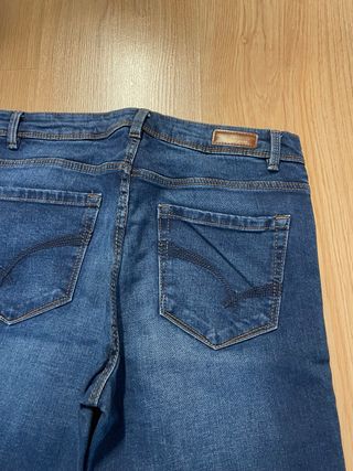 Pantalón vaquero pitillo azul