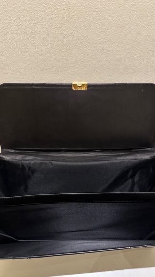 Maletín de cuero negro