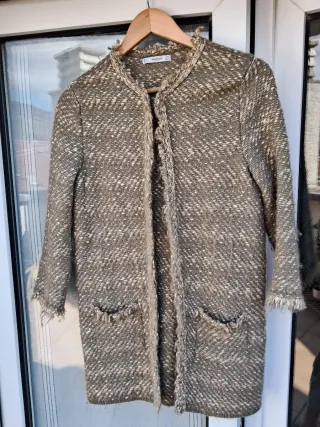 Chaqueta Mango tipo Chanel S caqui