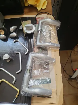 Manetas y embellecedores puertas