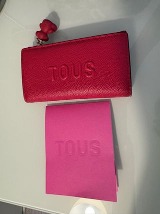 Cartera Tous rosa (fucsia) con llavero.
