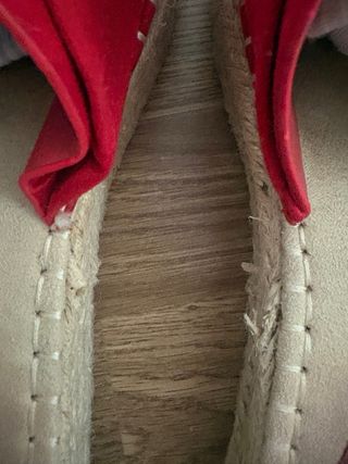 Zapatillas de esparto rojas y beige