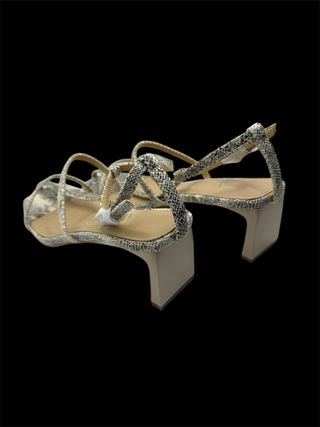 Sandalias Vanessa Wu Beige/Gris