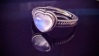 Anillo de Piedra Luna en Plata