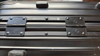 Maleta de cabina Rimowa aluminio negro