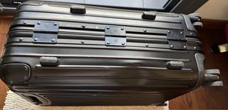 Maleta de cabina Rimowa aluminio negro