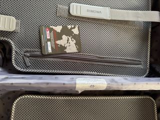 Maleta de cabina Rimowa aluminio negro