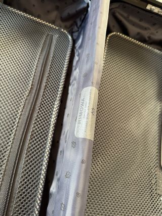 Maleta de cabina Rimowa aluminio negro