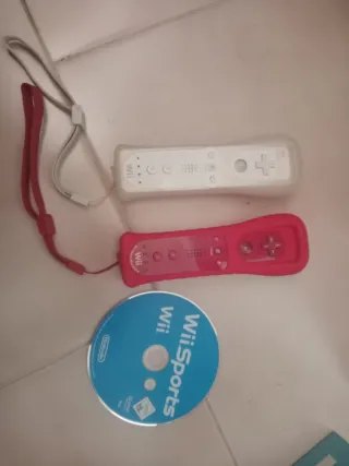 2 Mandos Wii Originales + Fundas + Wii Sports