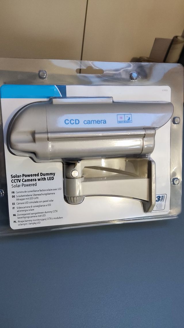 Cámara de Seguridad simulada carga Solar