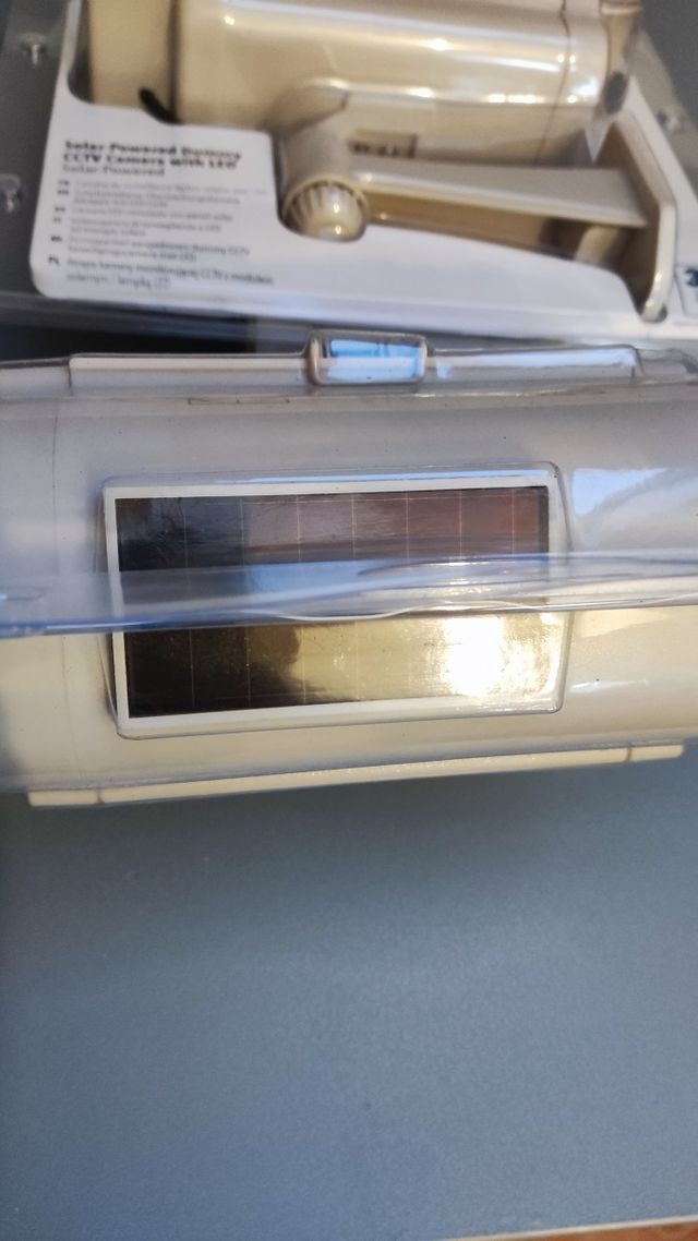 Cámara de Seguridad simulada carga Solar