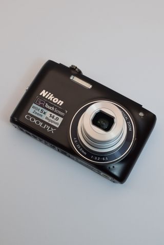 Cámara Nikon Coolpix S4150 en caja