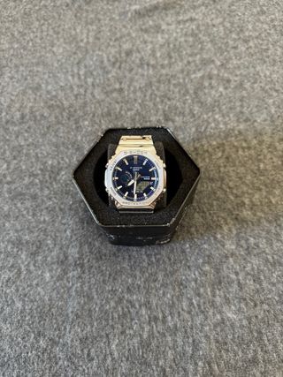 Reloj Casio Plateado y dial Azul oscuro