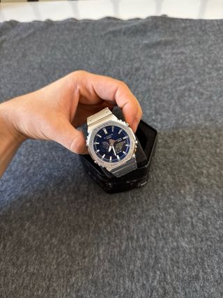 Reloj Casio Plateado y dial Azul oscuro