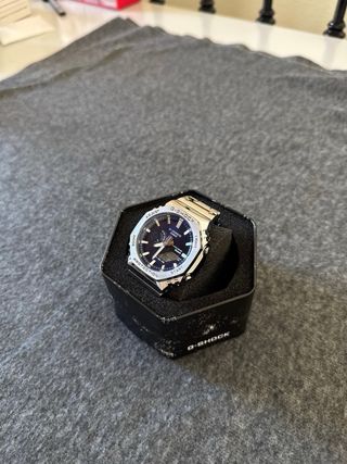 Reloj Casio Plateado y dial Azul oscuro