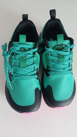 Zapatillas deportivas verde y rosa, sin usar 