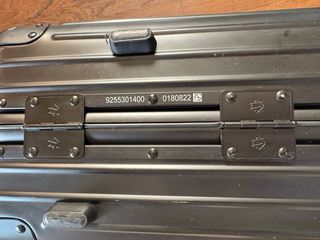 Maleta de cabina Rimowa aluminio negro