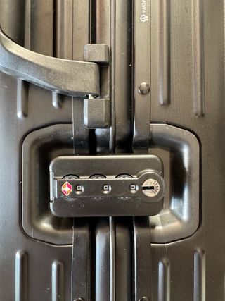 Maleta de cabina Rimowa aluminio negro