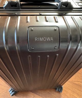 Maleta de cabina Rimowa aluminio negro
