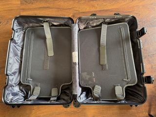 Maleta de cabina Rimowa aluminio negro